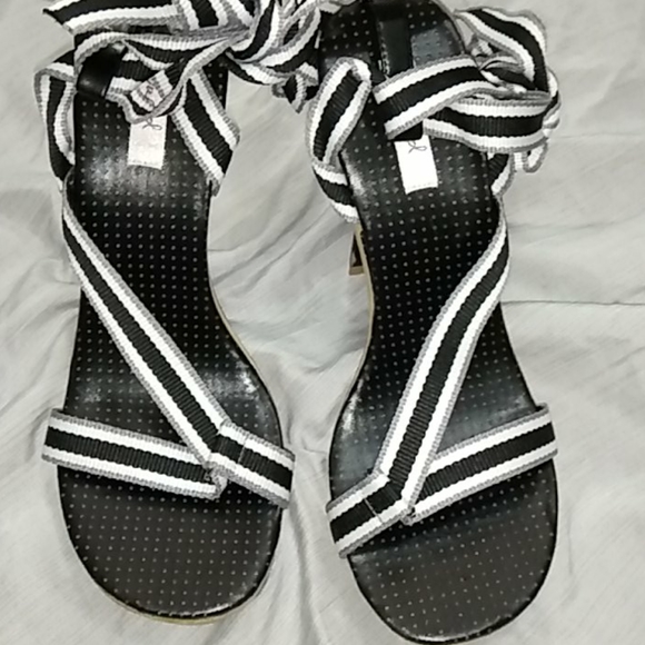 NWT women's heeled strap-up Sandler's tie up calf - Picture 5 of 11